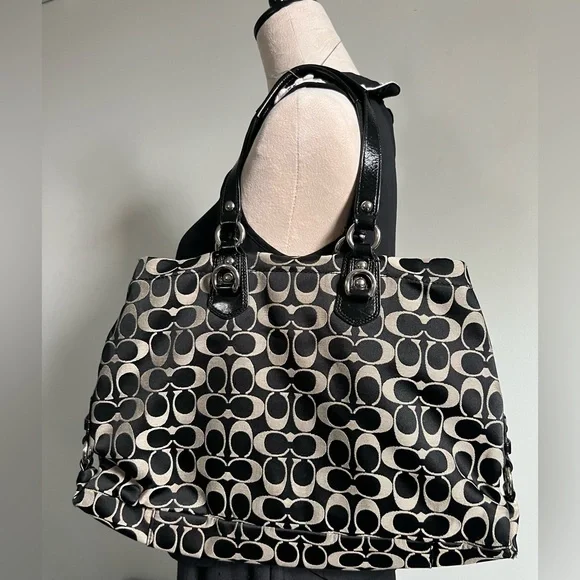 Coach 2011 Ashley Signature Shoulder Bag - Picture 2 of 14